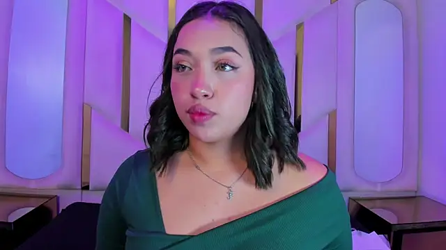IsabellRodriguez18 online show from April 14, 3:22 am