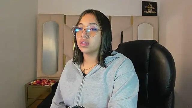 IsabellRodriguez18 online show from February 14, 3:51 am