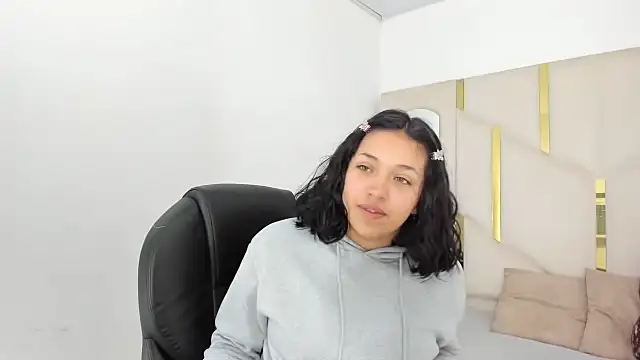 IsabellRodriguez18 online show from September 19, 2:37 am