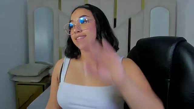 IsabellRodriguez18 online show from December 15, 3:34 am