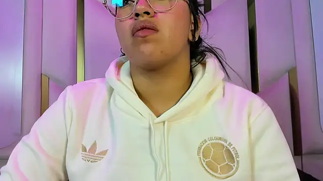 IsabellRodriguez18 online show from June 7, 4:07 am