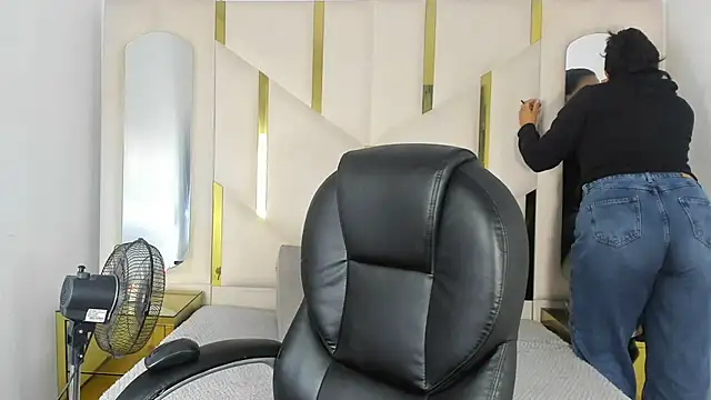 IsabellRodriguez18 online show from November 13, 3:32 am