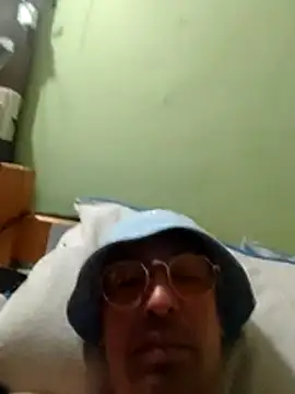 zeus2630 online show from December 1, 9:15 pm