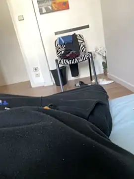 Snapshot of rominoucoquin chatting on December 26, 1:21 pm rominoucoquin online show from December 26, 1:21 pm