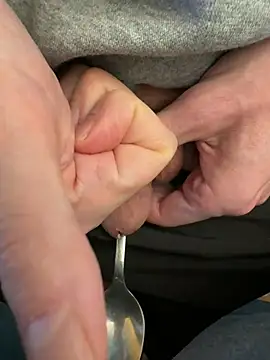 Snapshot of mas317592 chatting on February 7, 8:44 am mas317592 online show from February 7, 8:44 am