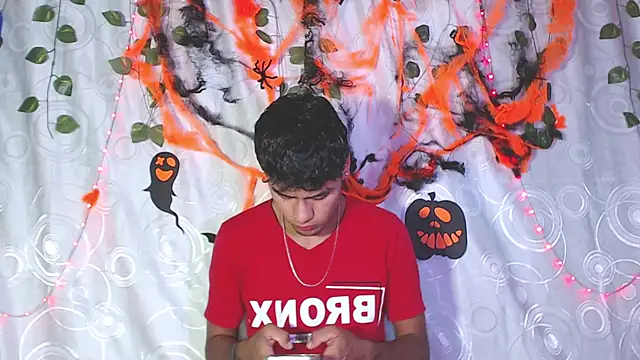 Snapshot of Andres_7676 chatting on October 25, 4:51 pm Andres 7676 online show from October 25, 4:51 pm