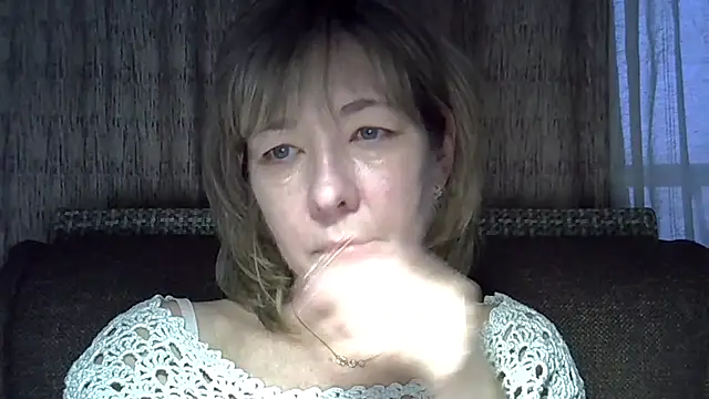 EllaJohnsonX online show from January 3, 1:02 pm