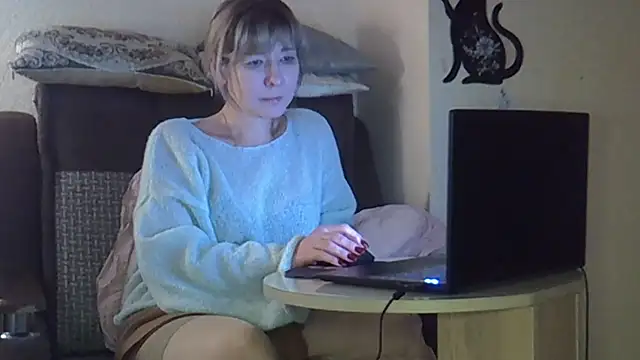 EllaJohnsonX online show from March 22, 9:00 am