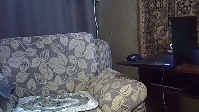 EllaJohnsonX online show from April 11, 7:50 pm