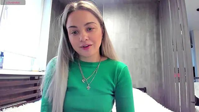 Snapshot of Mia___murrr chatting on December 3, 3:07 am Mia murrr online show from December 3, 3:07 am