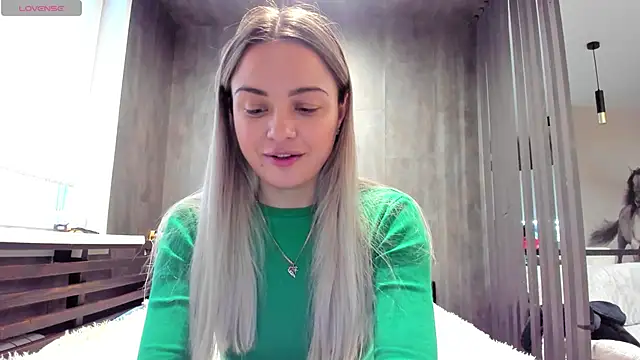 Snapshot of Mia___murrr chatting on December 4, 3:16 am Mia murrr online show from December 4, 3:16 am