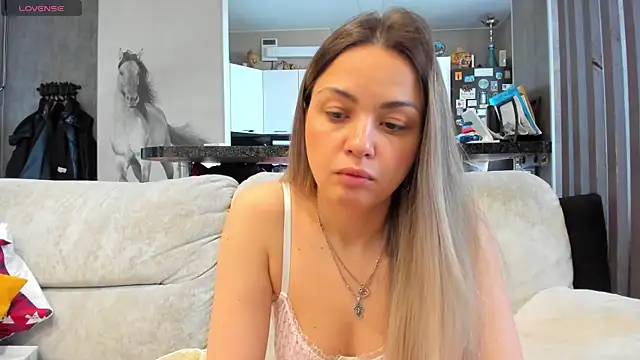 Snapshot of Mia___murrr chatting on May 12, 2:19 am Mia murrr online show from May 12, 2:19 am