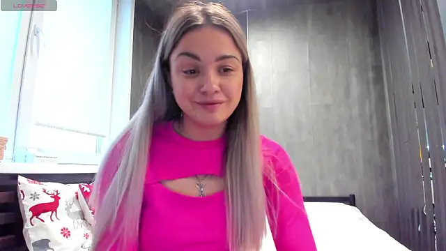 Snapshot of Mia___murrr chatting on December 15, 3:23 am Mia murrr online show from December 15, 3:23 am