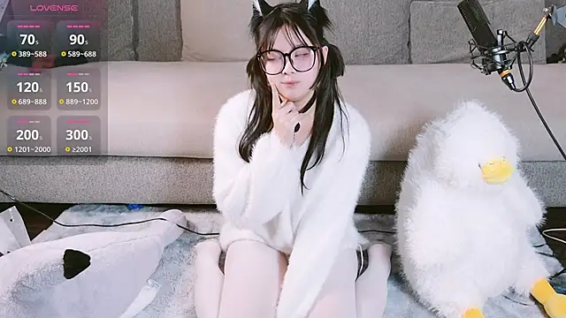 Yu UwU  online show from January 17, 2:50 pm