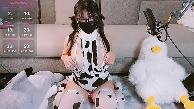 Yu UwU  online show from January 13, 2:11 pm