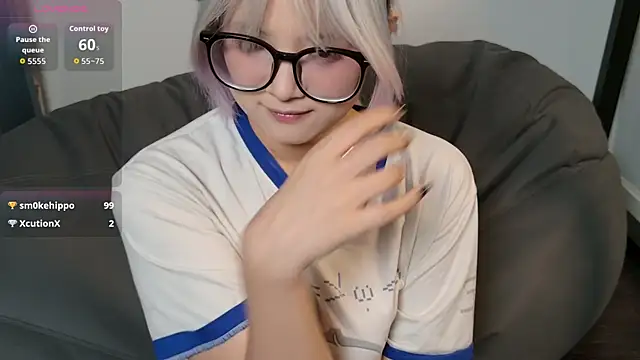 Yu UwU  online show from January 11, 1:40 pm