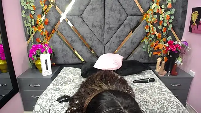 Snapshot of alison_deep chatting on October 31, 1:35 am alison deep online show from October 31, 1:35 am