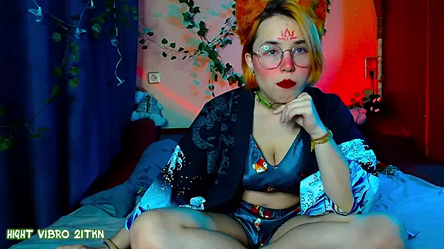 Snapshot of TrickyKitsune chatting on February 20, 2:13 pm TrickyKitsune online show from February 20, 2:13 pm