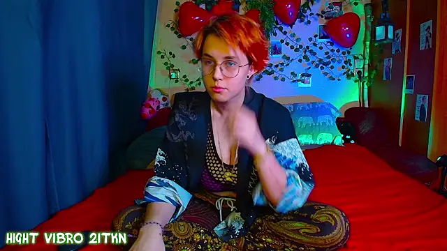 TrickyKitsune online show from February 19, 4:04 pm