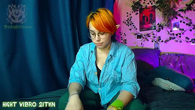 Snapshot of TrickyKitsune chatting on August 2, 3:42 pm TrickyKitsune online show from August 2, 3:42 pm