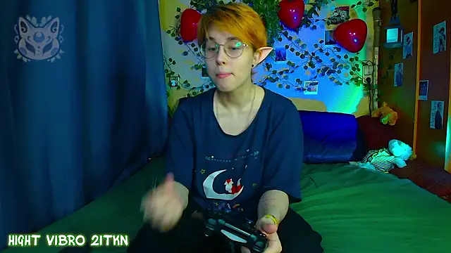 TrickyKitsune online show from March 7, 3:28 pm