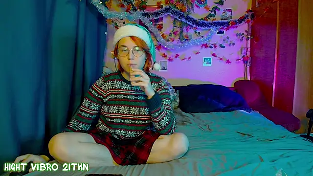 TrickyKitsune online show from December 21, 2:08 pm