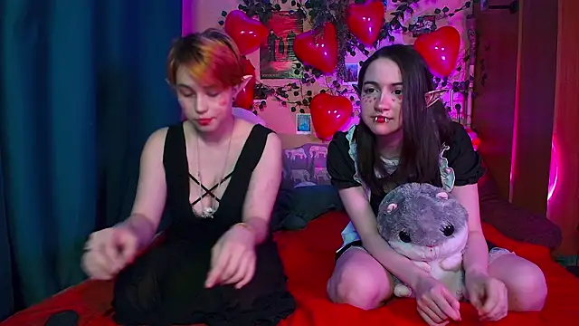 TrickyKitsune online show from February 10, 3:11 pm