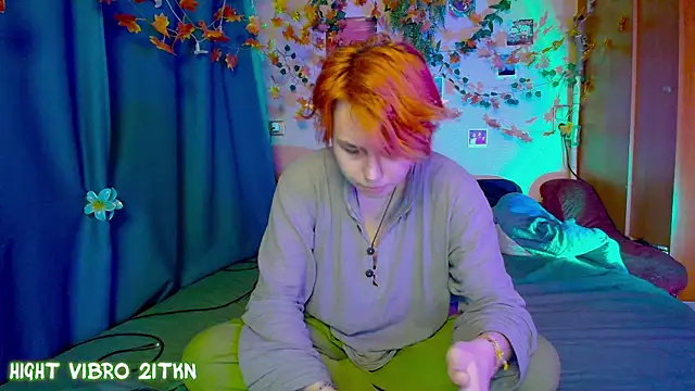 TrickyKitsune online show from November 27, 1:44 pm