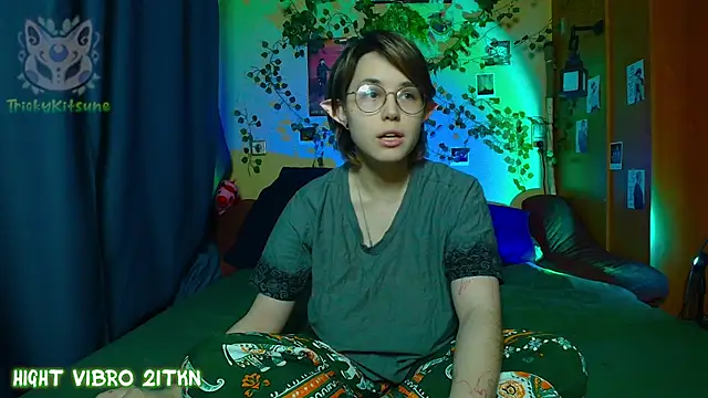 TrickyKitsune online show from April 30, 5:42 pm