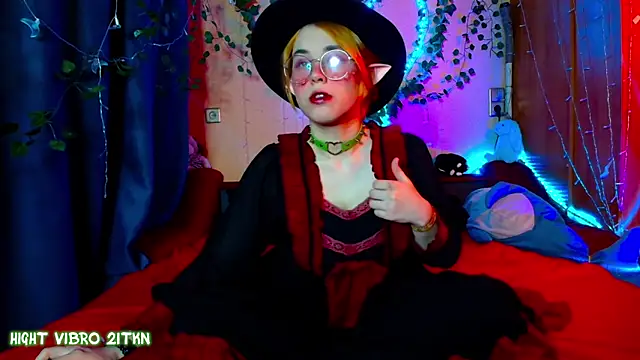 Snapshot of TrickyKitsune chatting on February 15, 2:55 pm TrickyKitsune online show from February 15, 2:55 pm