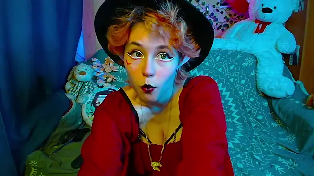 TrickyKitsune online show from February 12, 4:18 pm