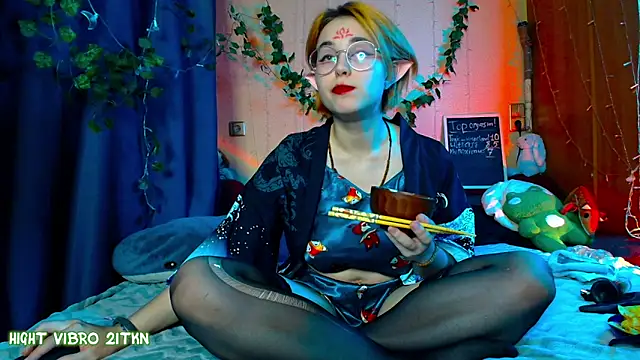 Snapshot of TrickyKitsune chatting on February 9, 4:07 pm TrickyKitsune online show from February 9, 4:07 pm