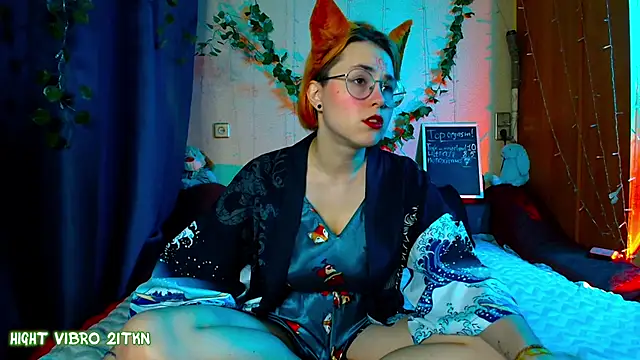 Snapshot of TrickyKitsune chatting on February 13, 3:24 pm TrickyKitsune online show from February 13, 3:24 pm