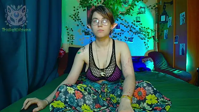 TrickyKitsune online show from May 10, 3:58 pm