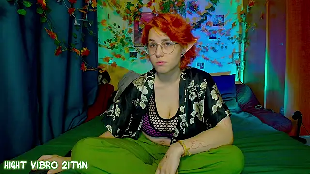 TrickyKitsune online show from November 17, 1:48 pm