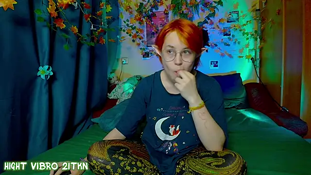 TrickyKitsune online show from November 3, 1:37 pm