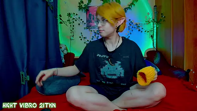Snapshot of TrickyKitsune chatting on September 11, 10:15 am TrickyKitsune online show from September 11, 10:15 am