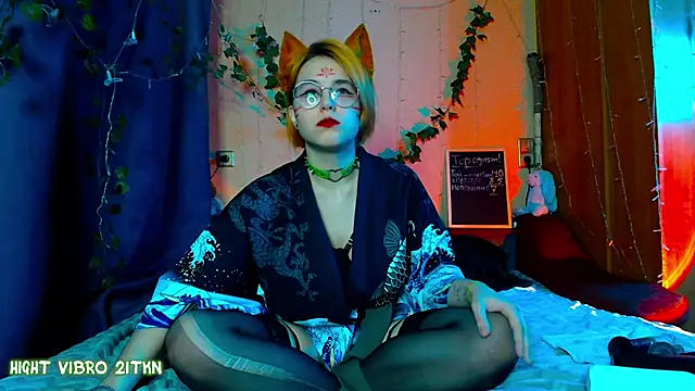 Snapshot of TrickyKitsune chatting on February 8, 3:10 pm TrickyKitsune online show from February 8, 3:10 pm
