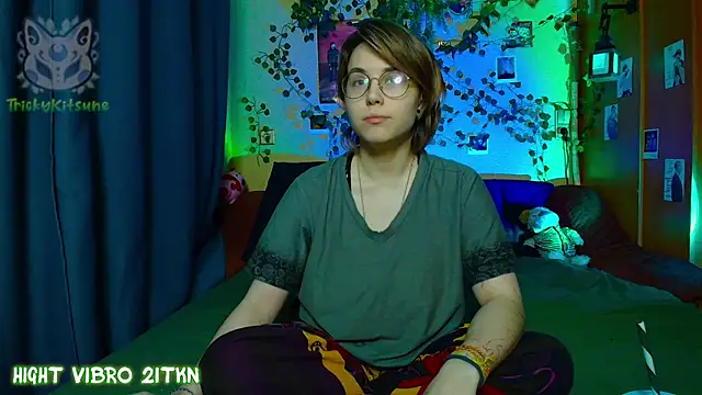 TrickyKitsune online show from May 11, 4:04 pm