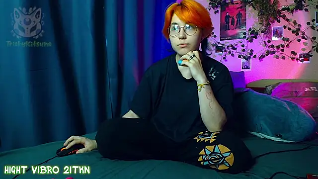 Snapshot of TrickyKitsune chatting on July 9, 4:06 pm TrickyKitsune online show from July 9, 4:06 pm