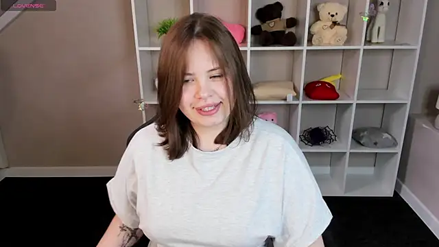 EricaElliott online show from May 6, 9:46 am