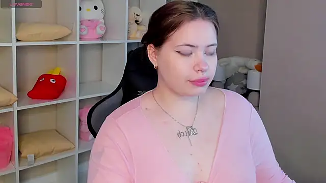 EricaElliott online show from May 10, 9:13 am