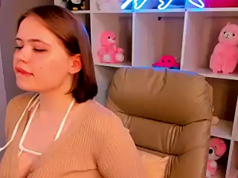 Snapshot of EricaElliott chatting on February 18, 10:27 am EricaElliott online show from February 18, 10:27 am