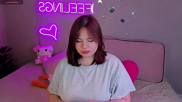 EricaElliott online show from May 9, 9:23 am