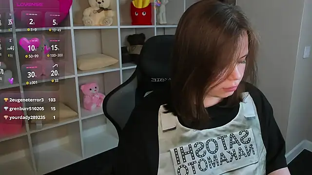 EricaElliott online show from May 8, 9:18 pm