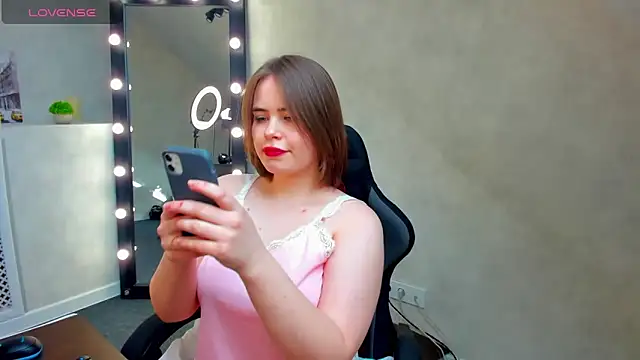 Snapshot of EricaElliott chatting on March 12, 6:18 am EricaElliott online show from March 12, 6:18 am