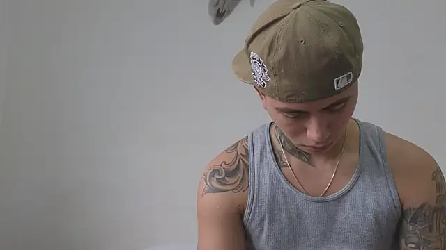 Snapshot of Thiago_x_Sahara chatting on November 17, 12:31 pm Thiago x Sahara online show from November 17, 12:31 pm