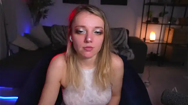 Snapshot of Magnetic_Amy chatting on March 2, 10:47 am Magnetic Amy online show from March 2, 10:47 am