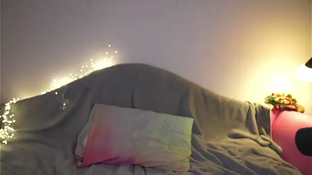 Magnetic Amy online show from December 5, 8:13 am