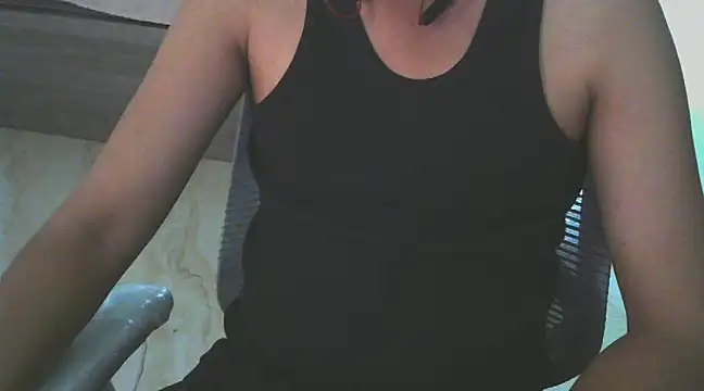 Snapshot of thewhitedickboyx1 chatting on February 9, 8:32 am thewhitedickboyx1 online show from February 9, 8:32 am
